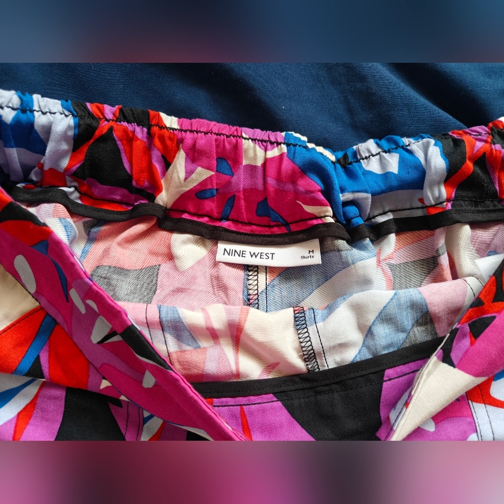 Nine West High Waist Floral Women's Shorts Med - Pink, Blue, White - Picture 3 of 3